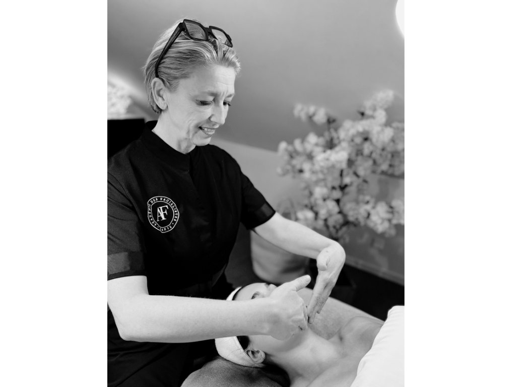 stéphanie polfliet, experte facialiste, massages du visage, réflexo drainage, amincissement, techniques kobido, gua sha, stretching, détox, bien être, esthétique, centre de bien être, mons en pévèle